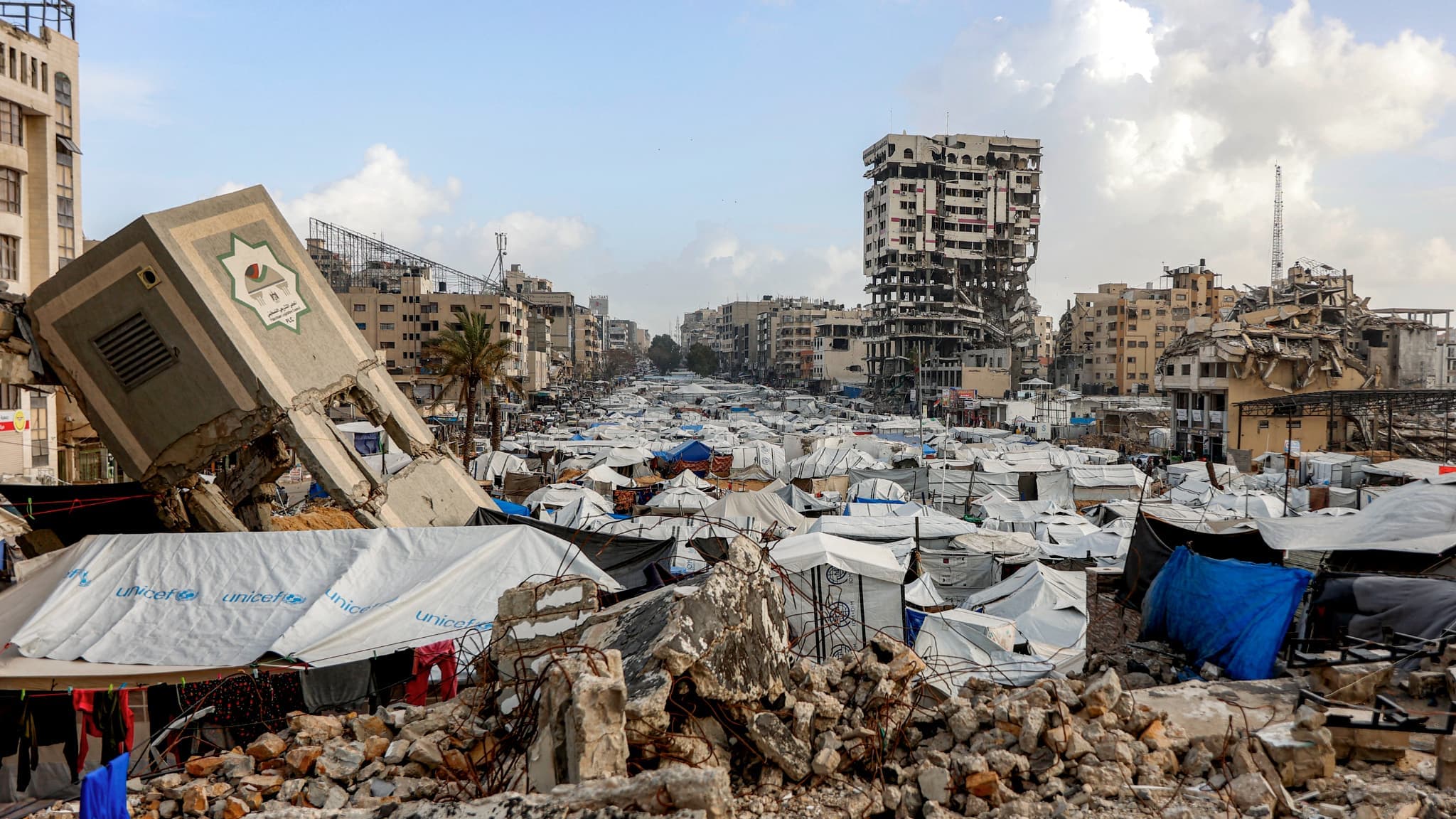 Gaza : 12 morts dans les bombardements, la terre saigne encore