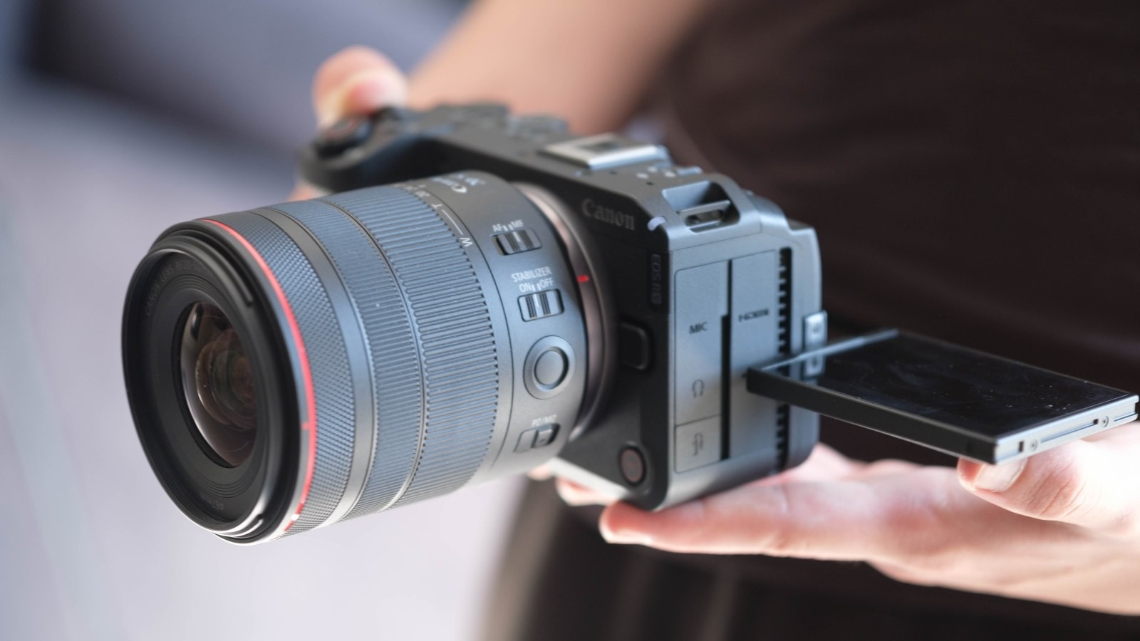 Canon EOS R6 V : l’outil qui libère le cinéma malgache du studio ?