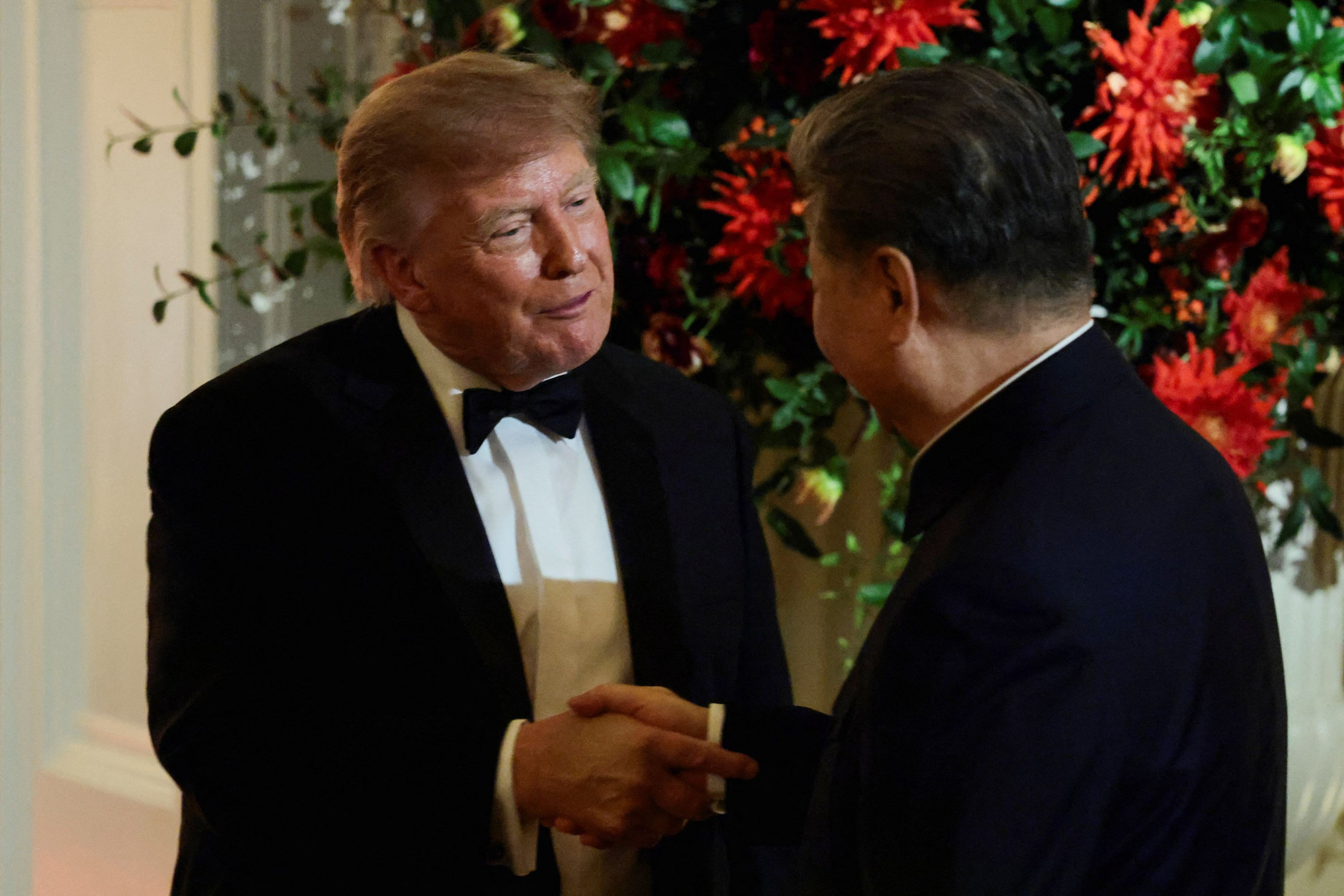 Trump et Xi : la valse des puissants, ou l'art de flatter pour mieux régner