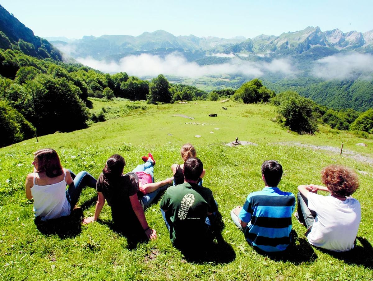 Déconnectés pour mieux se retrouver : ces colonies de vacances qui libèrent les adolescents de leurs écrans