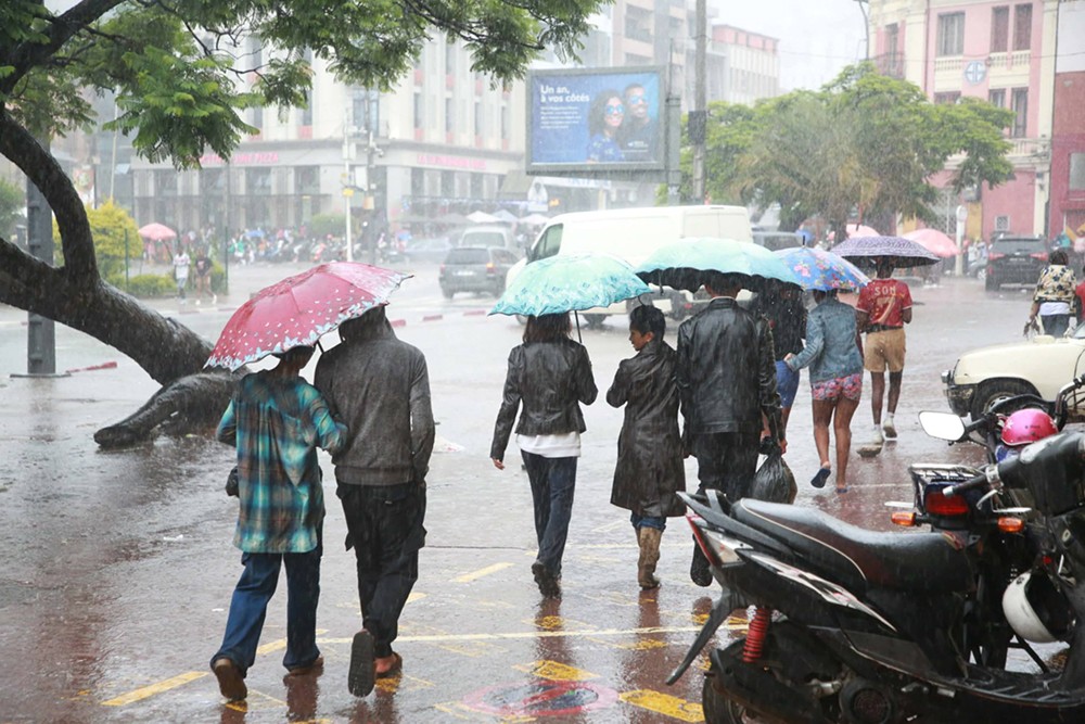 Antananarivo sous les eaux : la ville étouffée dès les premières pluies